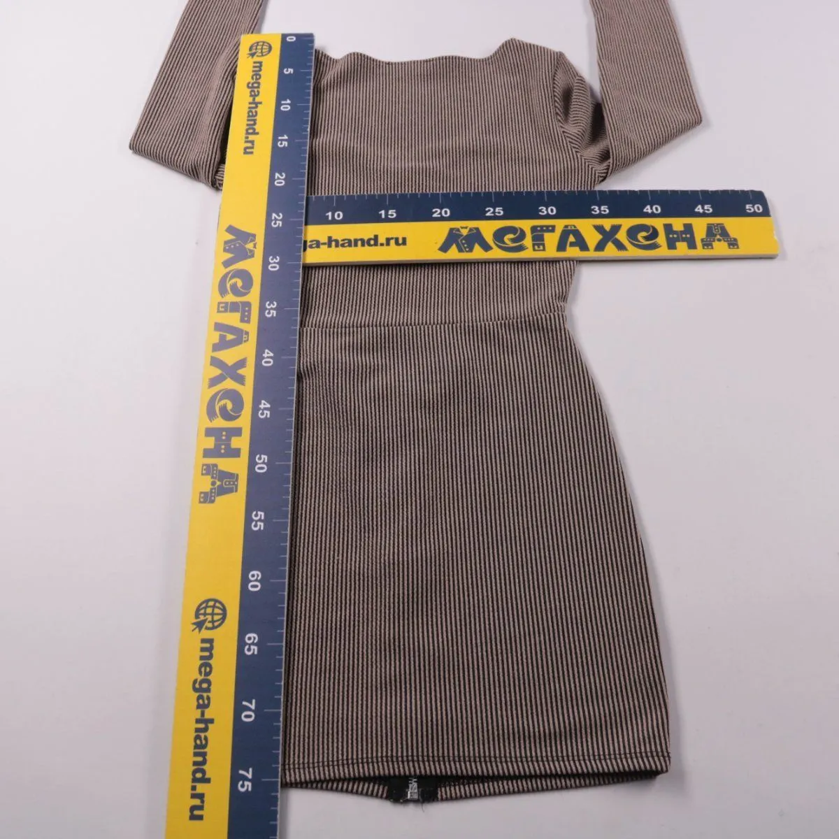 платье PrettyLittleThing