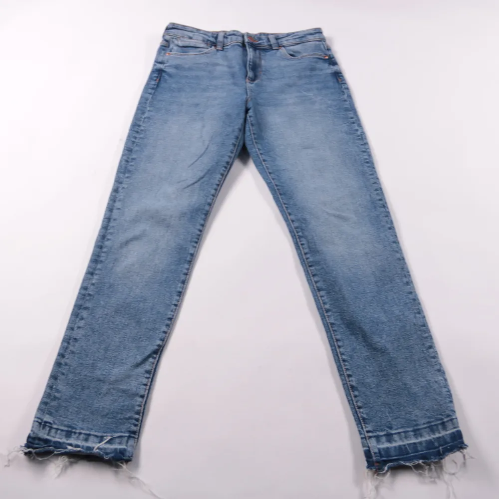 250206574-1