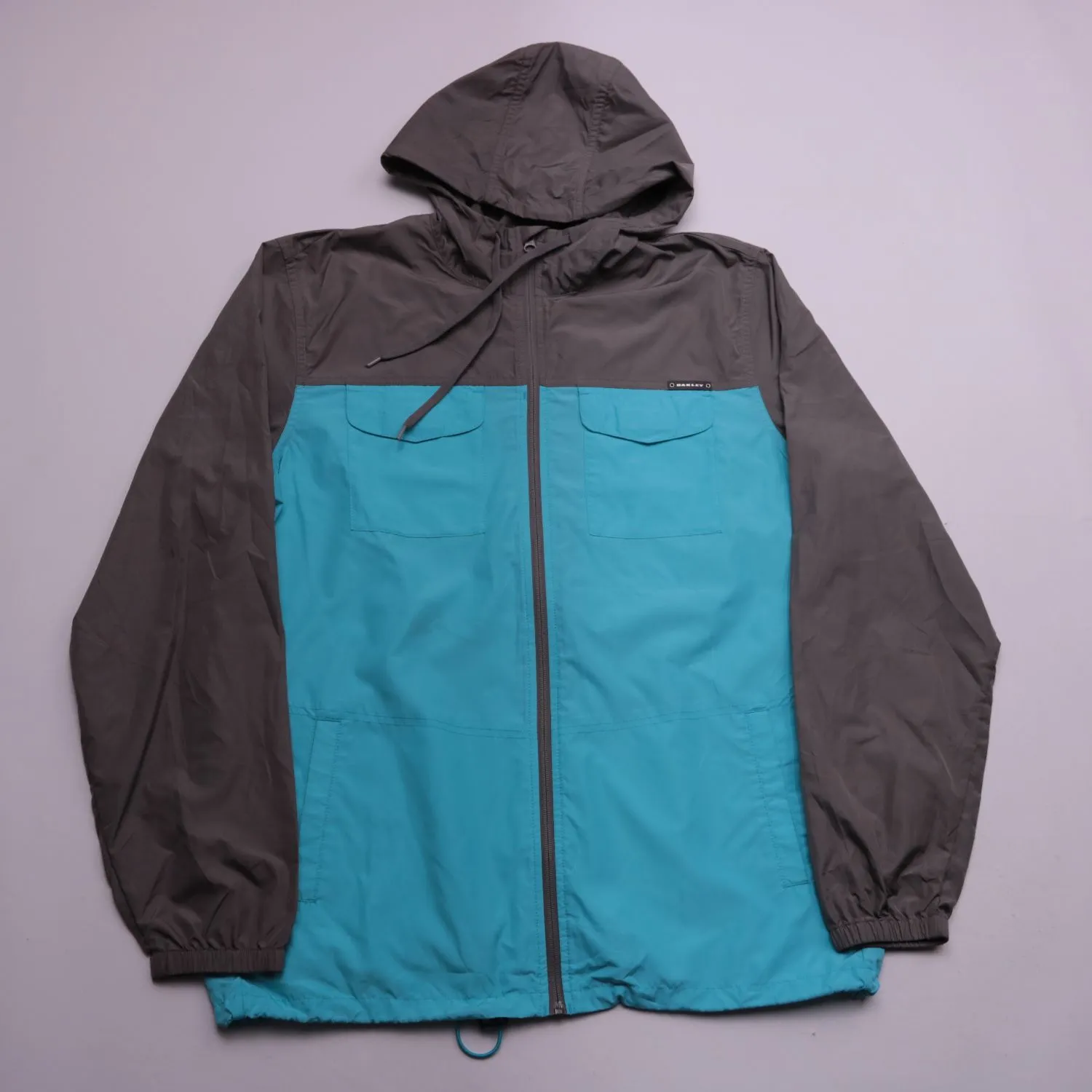Серо-голубая ветровка Oakley с капюшоном, размер 50 (L)